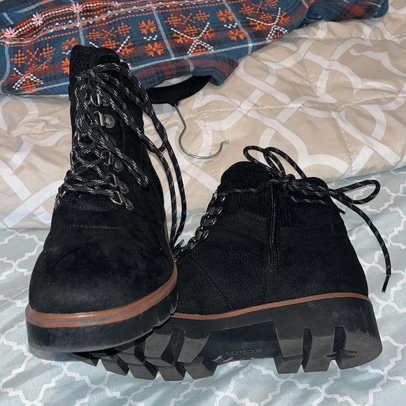 Cliffs New Black Suede boots size 9 1/2 M - Picture 7 of 7
